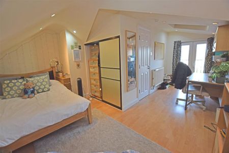 6 bedroom terraced house to rent - Photo 2