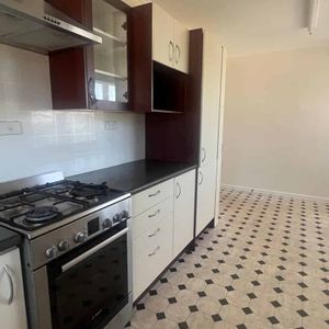 Spacious Three Bedroom Property in New Lynn - Photo 2