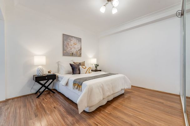 Modern One-Bedroom Apartment – Ideal Location & Lifestyle - Photo 1