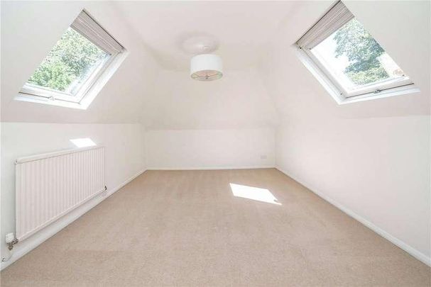 Camp End Road, Weybridge, Surrey, KT13 - Photo 1