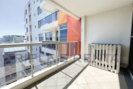 DELUXE DUPLEX TWO BEDROOM APARTMENT !!! AVAILABLE NOW! TO BE THE FIRST INSPECT! - Photo 5