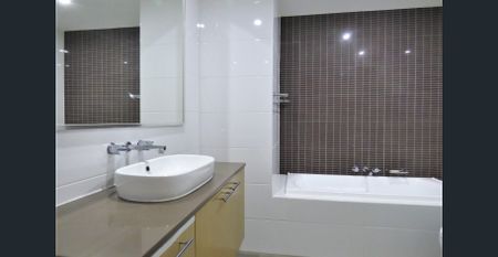 House-like proportions, apartment convenience - Photo 3