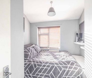 3 bed terraced house to rent in Pemberton Road, Slough, SL2 - Photo 2