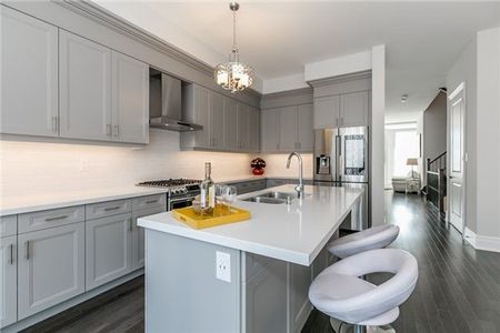 For Lease - 32 Crimson Forest Drive, Vaughan, Ontario - Photo 3