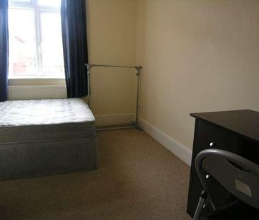 Bedroom House In Winton, BH9 - Photo 5