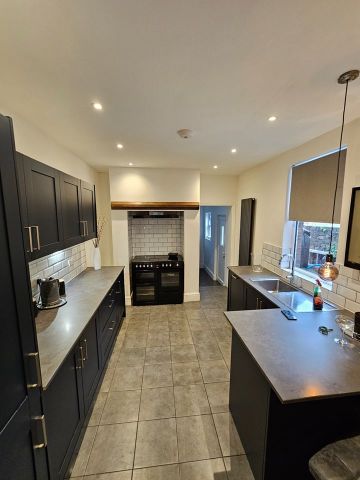 5 Bed Terraced House, Rice Lane, CH44 - Photo 2