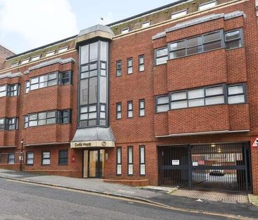 Curtis House, High Wycombe, HP13 - Photo 2