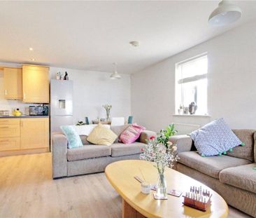 2 bedroom end of terrace house to rent - Photo 3