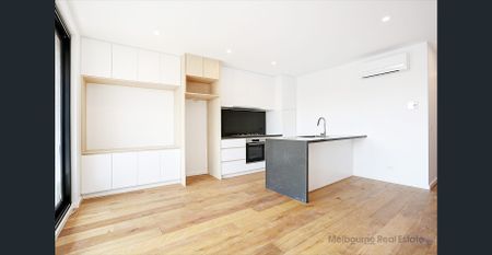 Luxury living in central Ormond location - Photo 2