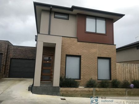 TOWNHOUSE IN GREAT LOCATION - Photo 4