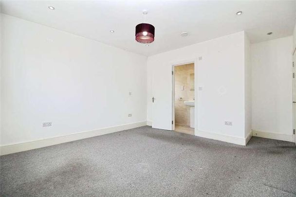 Upminster Road North, Rainham, Essex, RM13 - Photo 1