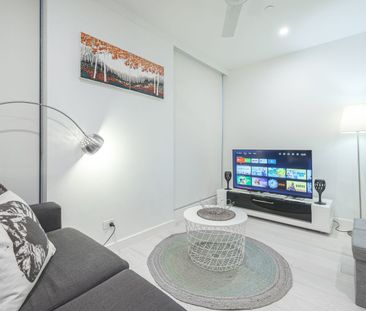 Spacious Fully Furnished 1 Bedroom Apartment FOR RENT ! - Photo 4