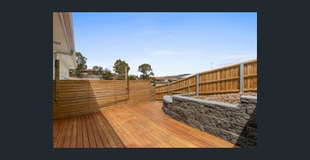 Family Home in Geilston Bay - Photo 5