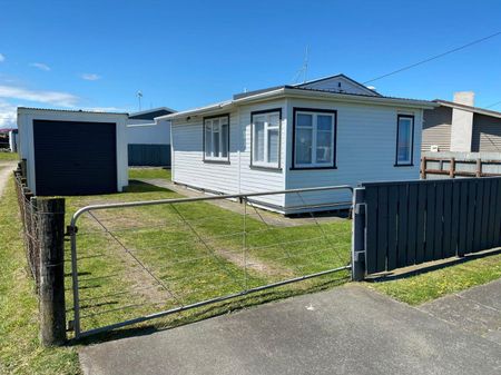Charming two bedroom home with studio - Photo 2