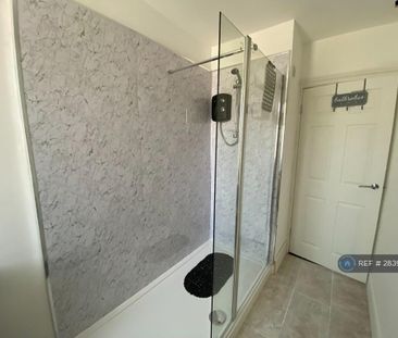 2 bedroom flat to rent - Photo 6