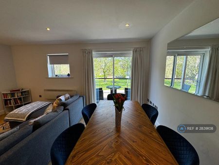 2 bedroom flat to rent - Photo 4