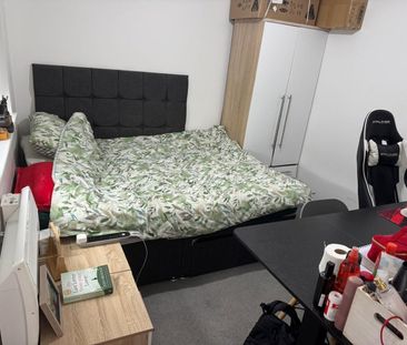 1 Bed Flat, Manchester, M16 - Photo 4