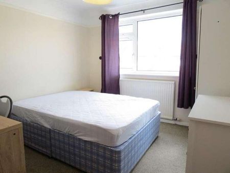 Bedroom Detached House In Winton, BH9 - Photo 2