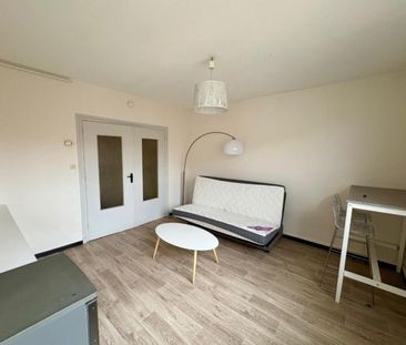 APPARTEMENT T1 [PRET DE MEUBLES] A LOUER A ROANNE - CENTRE VILLE - Photo 1