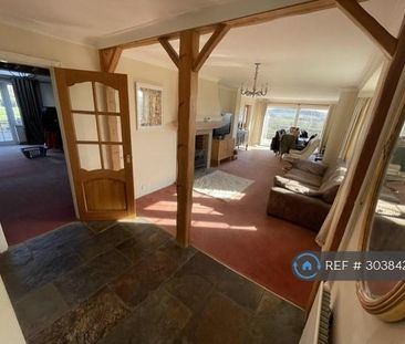 4 bedroom semi-detached house to rent - Photo 2