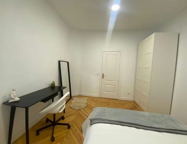 Calle de Goya, Madrid, Community of Madrid 28001 - Photo 1