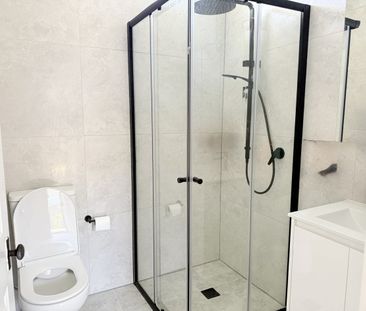 Neat 2 bedroom flat - Photo 3