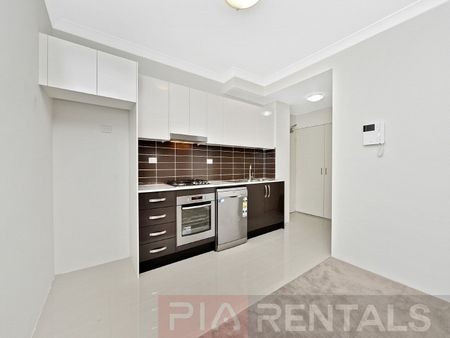 Well Proportioned Executive Living 1 Bedroom + Study Area - Photo 5