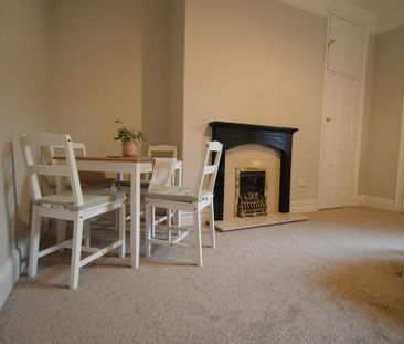 2 bedroom ground floor flat to rent - Photo 3