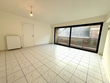 Opgeknapt appartement met 1 slaapkamer in centrum van Deinze - Photo 2