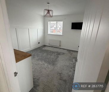 2 bedroom semi-detached house to rent - Photo 5