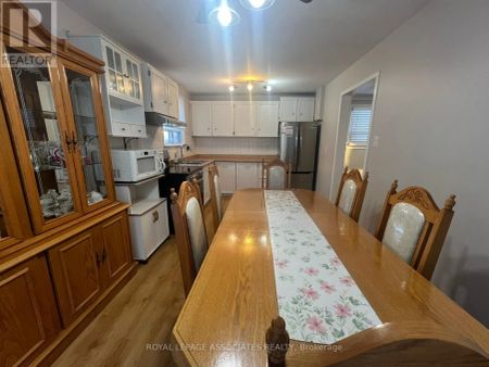 69 HUNTINGWOOD CRESCENT - Photo 4