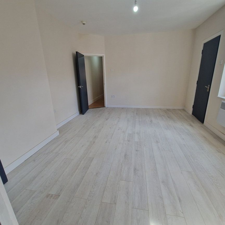 3 Bed Flat, Cardigan Street, LU1 - Photo 1