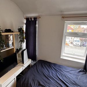 8 bedroom terraced house to rent - Photo 2