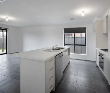 Modern family home in popular Huntly - Photo 3