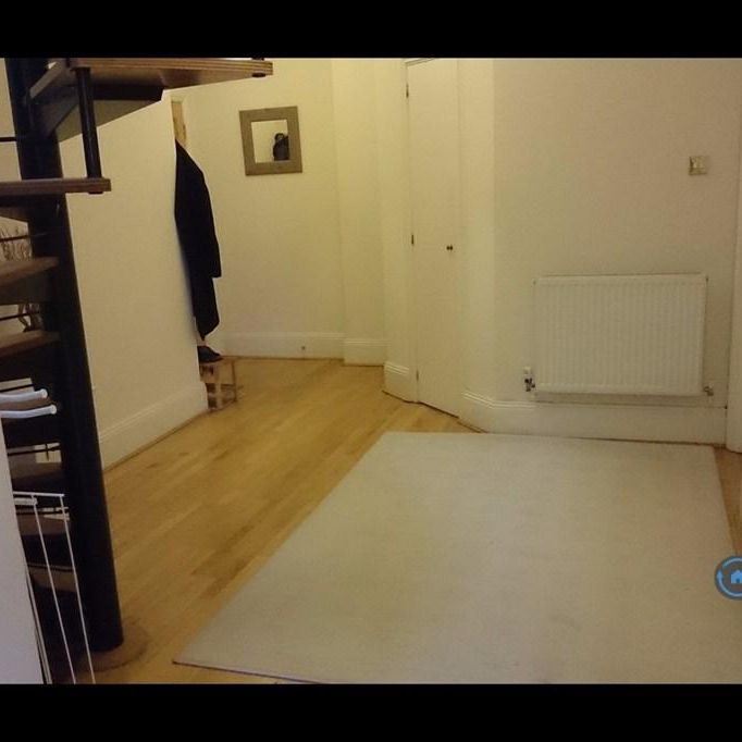 1 bedroom in a flat share to rent - Photo 1