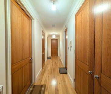 Flat to rent on - Photo 1