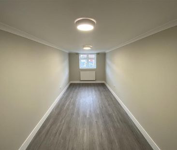 5 bedroom semi-detached house to rent - Photo 3