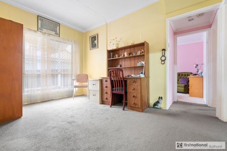 Low-Maintenance Living in a Prime Bathurst Location - Photo 5