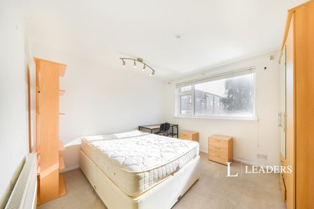 4 bedroom house to rent Hyde Avenue, EN6 - Photo 4