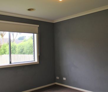 SPACIOUS FAMILY HOME!! - Photo 5