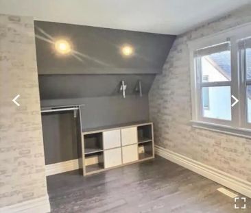 Rent house Startig August 29, 2026 — 3 Bedrooms+ Den Main Floor - Photo 1