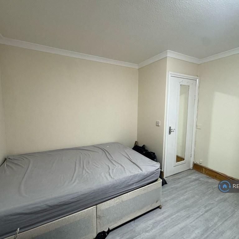 1 bedroom in a flat share to rent - Photo 1