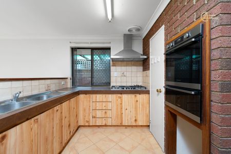 Great Size 4 Bedroom Home with Great Location!!!!!! @ $850 Per Week - Photo 2