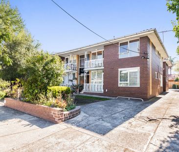 Light-Filled Living with Space to Breathe in the Heart of Carnegie - Photo 4