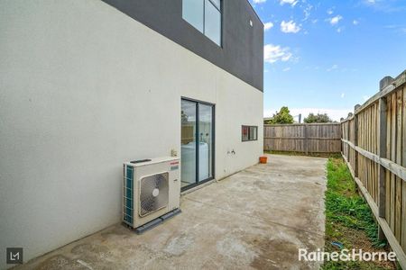Affordable Living in Clyde North|Shared Accommodation - Room with Ensuite. - Photo 5