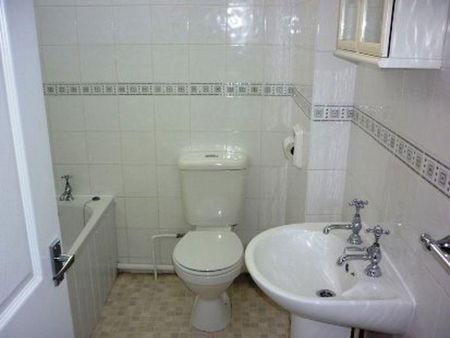 2 bedroom maisonette to rent - Photo 5