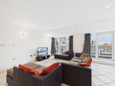 2 bedroom penthouse to rent - Photo 2