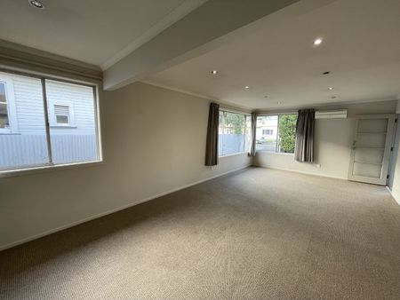 400 Southampton Street West, Hastings Central - Photo 3