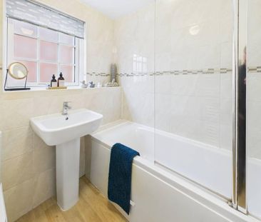 3 bedroom end of terrace house to rent - Photo 1