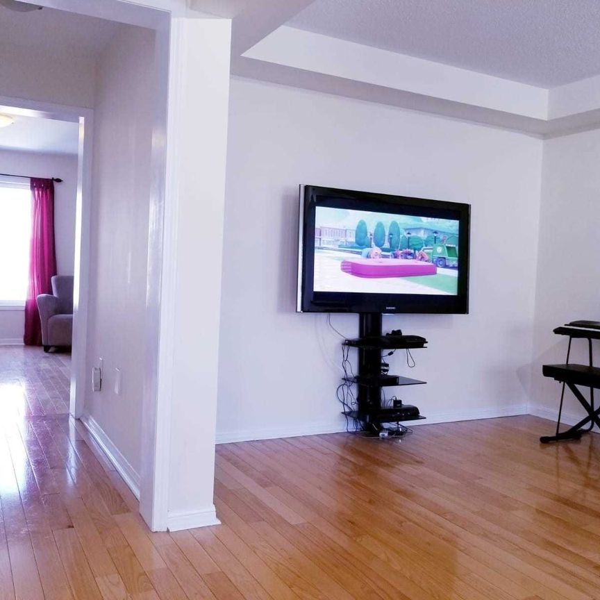 For Lease - 42 Red Fox Place Unit# 2nd & 3rd floors, Toronto, Ontario - Photo 1
